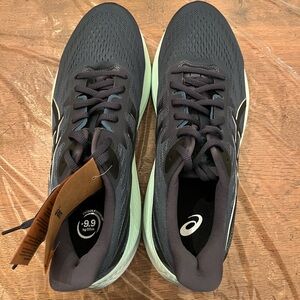 ASICS Women GT-2000 12 Running Shoe 10.5 Wide.  Color is Tarmac/Pure Silver.